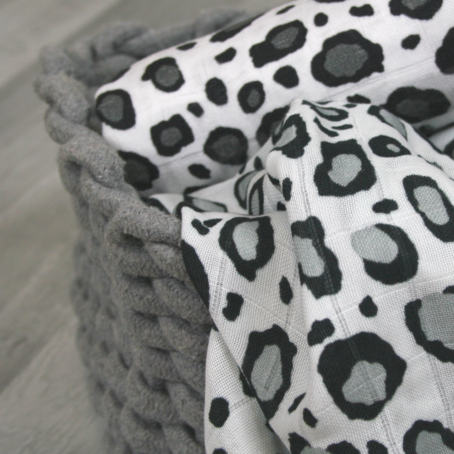 CLEARANCE MuslinZ Bamboo/Organic Cotton Muslin Swaddle